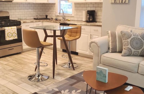 Historic Uptown Apartamento | Enjoy your stay in this relaxing 1 bedroom apartment in the heart of St Pete.