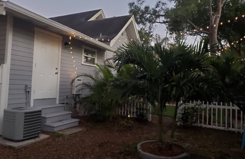 Historic Uptown Apartamento | Enjoy your stay in this relaxing 1 bedroom apartment in the heart of St Pete.