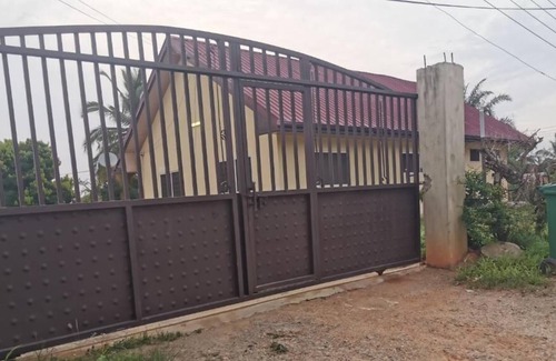 Cape Coast Apartamento | Enjoy your stay in a cozy quiet, clean, spacious and serene space..