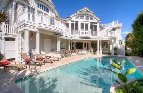 Stone Harbor Casa | Disfrute de sus vacaciones en esta hermosa casa de Stone Harbor Custom Built con 5 dormitorios, 6 baños completos y 1 medio baño.