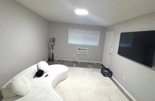 Hazel Park Apartamento | Enjoyable 2-bedroom apartment with AC in Hazel Park