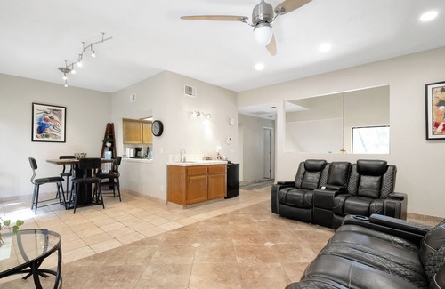 Bakersfield Condominio | Enjoyable 3-bedroom condo with AC in charming Bakersfield