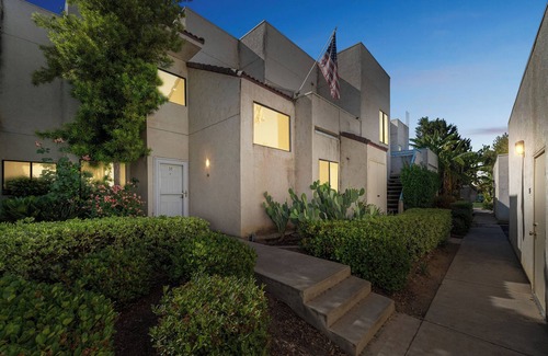 Bakersfield Condominio | Enjoyable 3-bedroom condo with AC in charming Bakersfield