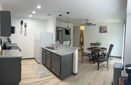 West San Antonio Casa | Enjoyable 3-bedroom house with AC in San Antonio