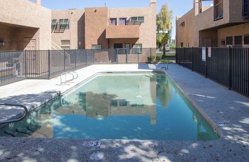 Tempe Casa | Enjoyable Lemon themed townhome with AC in vibrant Tempe