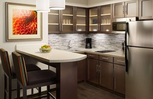 Las Colinas Apartamento | Enjoyable Stay! Outdoor Swimming Pool, Minutes’ Drive to Dallas World Aquarium!