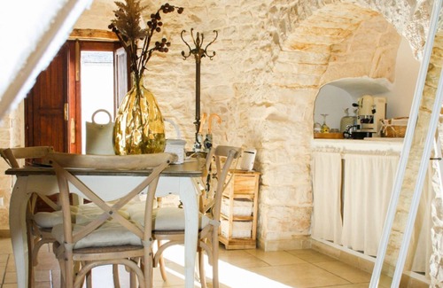 The Trulli of Alberobello Casa | EnjoyTrulli B & B le espera en el corazón de la zona turística y el centro histórico de Alberobello!
