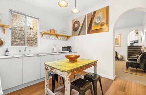 Enmore Apartamento | Enmore Lane A Central Eclectic Artist Escape