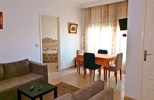 Ennasr Apartamento | Ennasr 2 - Appartement Propre avec WiFi Fibre et Emplacement idéal - Chaines International - Proche commerces et Restaurants - Service Navette