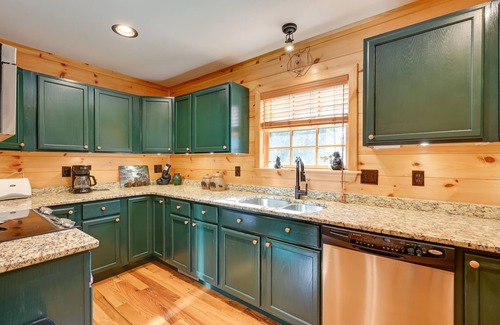 Ennice Cabina | Ennice Cabin w/ Waterfall: Near Blue Ridge Pkwy!