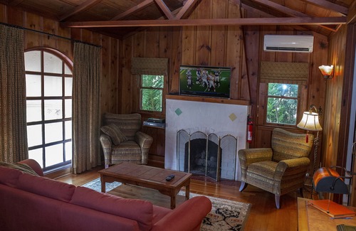 Sutter Creek Cabaña | Enolas Cottage - Restaurada pintoresca cabaña de 1940 en el corazón de Sutter Creek