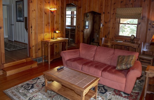 Sutter Creek Cabaña | Enolas Cottage - Restaurada pintoresca cabaña de 1940 en el corazón de Sutter Creek