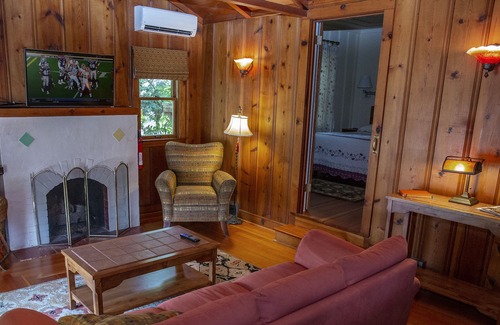 Sutter Creek Cabaña | Enolas Cottage - Restaurada pintoresca cabaña de 1940 en el corazón de Sutter Creek