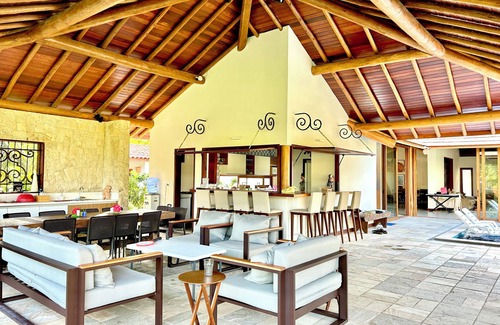 Pontal de Serrambi Casa | Enseadinha Serrambi - Luxurious pool house with 6 suites (18 people), pool and court