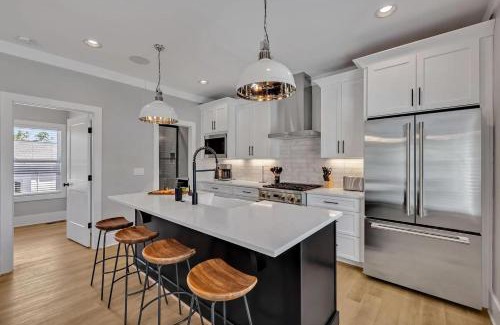 Berry Hill Casa | Ensemble-4 Unit Combo-8 mins to Broadway