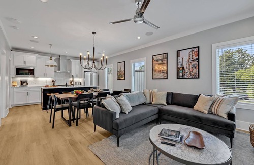 Berry Hill Casa | Ensemble-4 Unit Combo-8 mins to Broadway