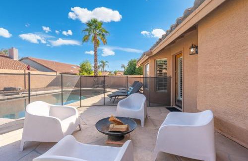 Paradise Park Vista Casa | Entertainer's DREAM! 7 bedroom/4 bath w HEATED POOL & SPA (SLEEPS 16)