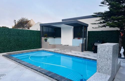 Parklands Casa | Entertainers delight near the beach & wine routes