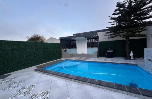Parklands Casa | Entertainers delight near the beach & wine routes