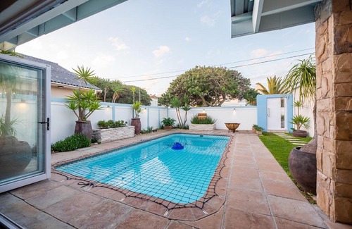 Melkbosstrand Casa | Entertainers Holiday Home In Melkbosstrand- 3 ensuite bedrooms