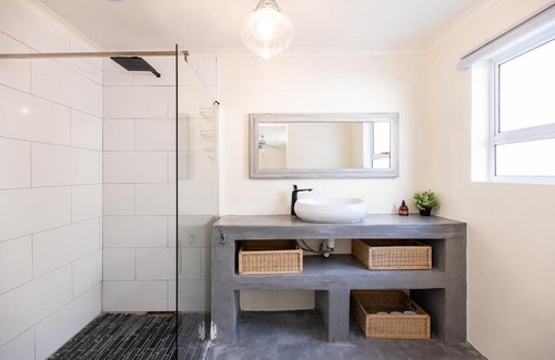 Melkbosstrand Casa | Entertainers Holiday Home In Melkbosstrand- 3 ensuite bedrooms