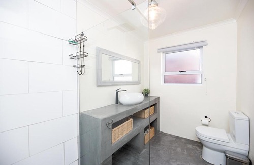 Melkbosstrand Casa | Entertainers Holiday Home In Melkbosstrand- 3 ensuite bedrooms