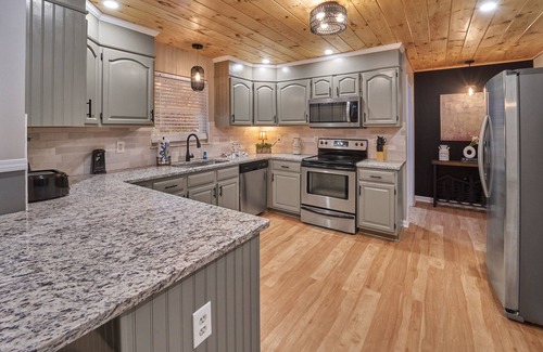 Sevierville Casa | ENTERTAINMENT GALORE!NEWLY UPGRADED -GREAT LOCATION, CLOSE TO MAJOR ATTRACTIONS!