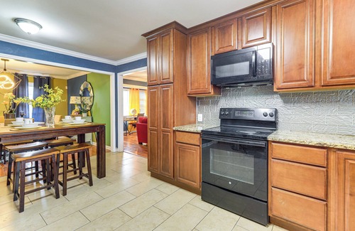 Riverdale Casa | Entertainment-Ready Yard: Spacious Riverdale Home
