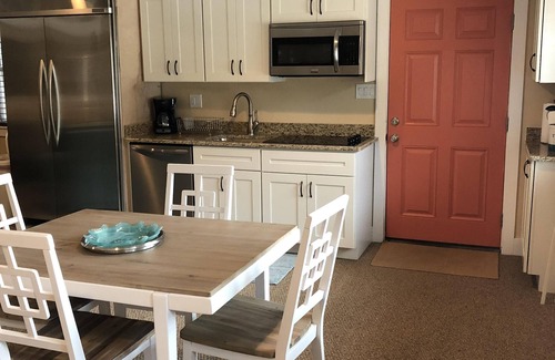 Southern Shores Apartamento | ¡Apartamento completo en el primer piso en OBX! A pie de la playa, piscina, muchos extras