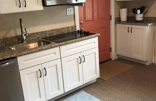 Southern Shores Apartamento | ¡Apartamento completo en el primer piso en OBX! A pie de la playa, piscina, muchos extras