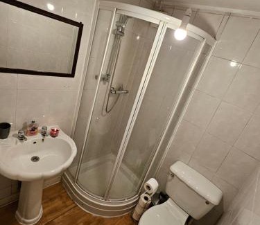 Riverside Apartamento | Entire 2 Bedroom Apartment City Centre & Stadium