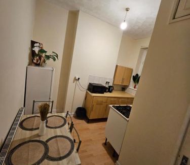 Riverside Apartamento | Entire 2 Bedroom Apartment City Centre & Stadium