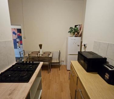 Riverside Apartamento | Entire 2 Bedroom Apartment City Centre & Stadium