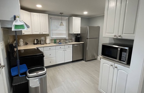 Hyannis Casa | Entire 2 bedroom cozy house in middle of Hyannis