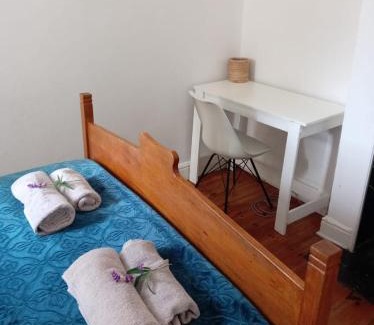 Cape Town Apartamento | Entire 2 bedroom house in Obs, fully equipped and private