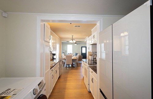 Del Mar Casa | Entire 2-bedroom house in Corpus Christi with CAL KING BED,EV-CHARG AC, WiFi