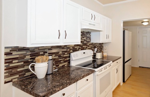 Del Mar Casa | Entire 2-bedroom house in Corpus Christi with CAL KING BED,EV-CHARG AC, WiFi