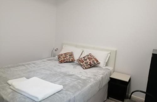 Riverwood Apartamento | Entire 2 bedrooms Security Apartment