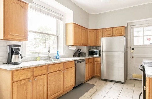 South Evanston Casa | Entire 2-flat Available- Rent both apartments!
