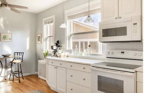 South Evanston Casa | Entire 2-flat Available- Rent both apartments!