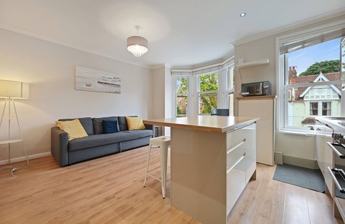 Ealing Apartamento | Entire 2Bed-Quiet location & close proximity to Elizabeth line to Central London