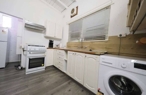 Burwood Casa | Entire 3 bedroom guest suite in Burwood
