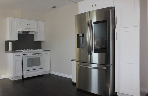 Pacoima Casa | Entire 3 Bedroom Home with Golf Putting & hot spa
