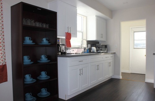 Pacoima Casa | Entire 3 Bedroom Home with Golf Putting & hot spa