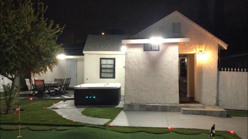Pacoima Apartamento | Entire 3 Bedroom Home with Golf Putting & hot spa