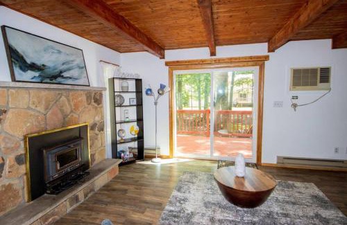 East Stroudsburg Chalet De Esquí | Entire 3 Bedroom Adventure Chalet, Near the best of the Poconos
