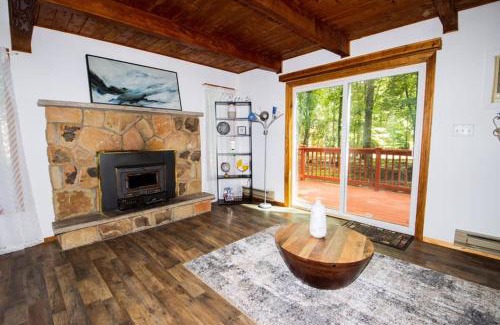 East Stroudsburg Chalet De Esquí | Entire 3 Bedroom Adventure Chalet, Near the best of the Poconos