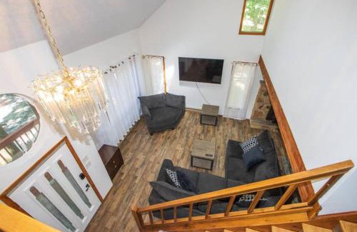 East Stroudsburg Chalet De Esquí | Entire 3 Bedroom Adventure Chalet, Near the best of the Poconos