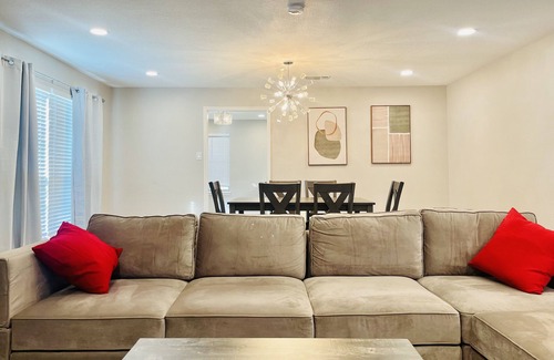 Quail Valley Casa | Entire 3 bedroom 2.5 baths Spacious and Stylish Home in the Heart of Houston