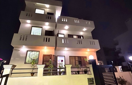 Gurugram Casa | entire 3bhk with big hall n kitchen on ground flr
